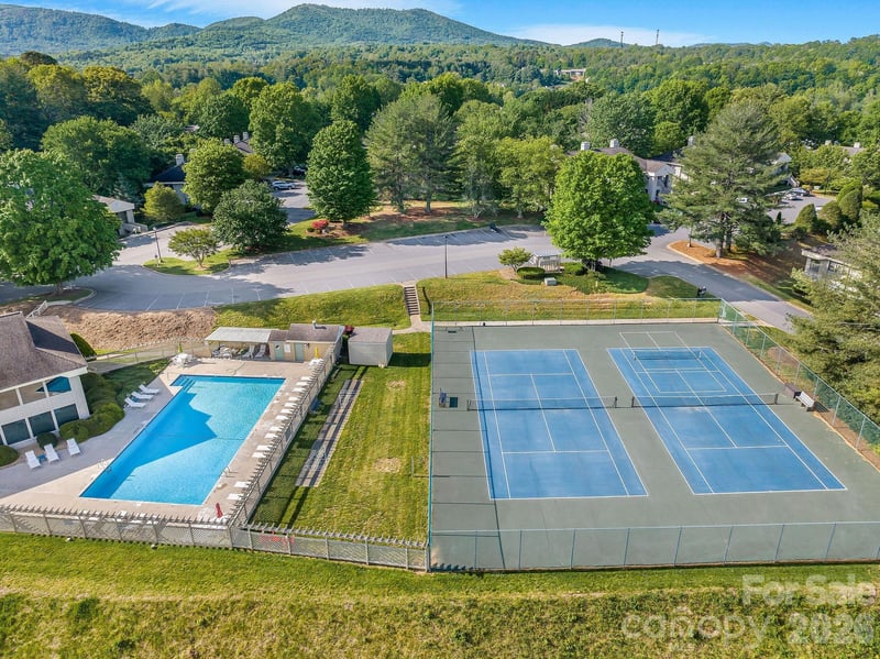1605 Abbey Circle, Asheville, NC - 2 beds, 2 baths, 1,104 sqft - $238,500
