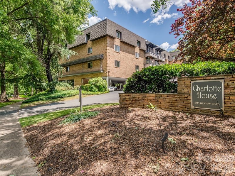 1323 Queens Road Apt 317, Charlotte, NC - 2 beds, 2 baths, 1,055 sqft - $220,000