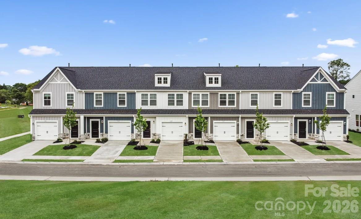 519 Barkdust Ln, Charlotte, NC 28216. property listing photo