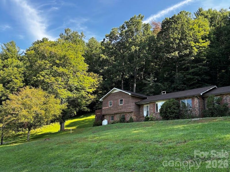 3575 Cane Creek Road, Bakersville, NC - 3 beds, 3.5 baths, 2,321 sqft - $320,000