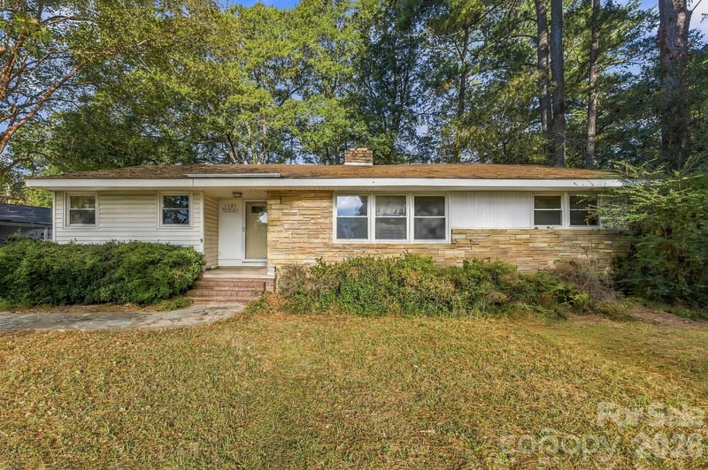 1427 Westbrook Circle, Gastonia, NC - 3 beds, 2 baths, 1,793 sqft - $200,000