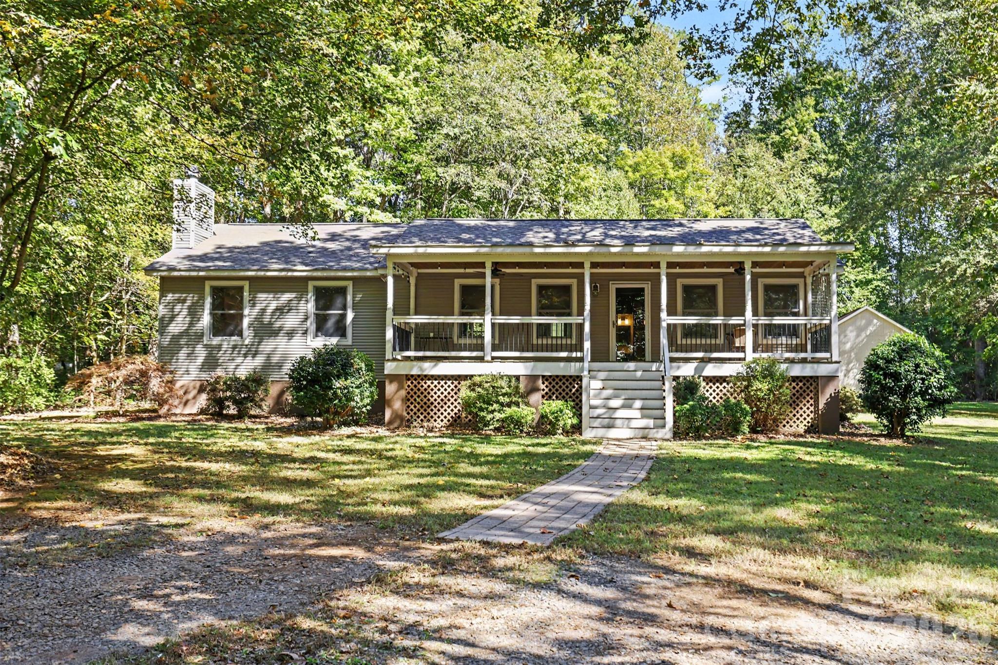 7605 Hedrick Cir, Huntersville, NC 28078. property listing photo