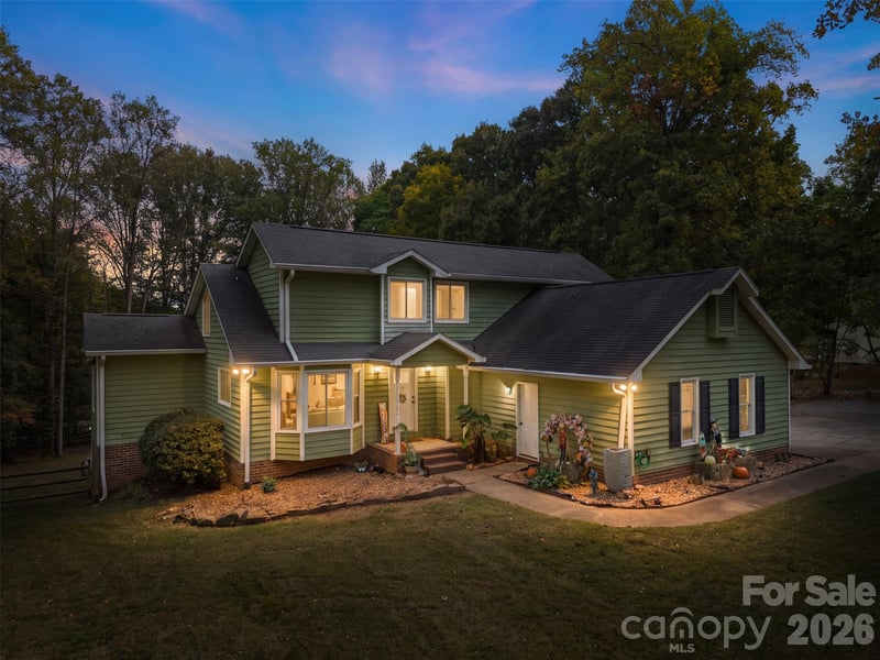 4644 Hickory Grove Road, Mount Holly, NC - 3 beds, 3.5 baths, 2,127 sqft - $519,900