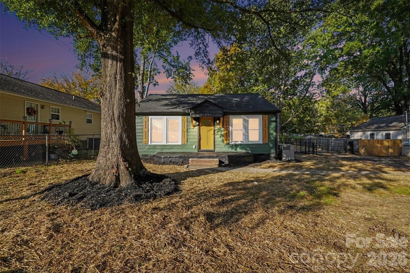 2806 Royal Avenue, Kannapolis, NC - 2 beds, 1 bath, 900 sqft - $265,000