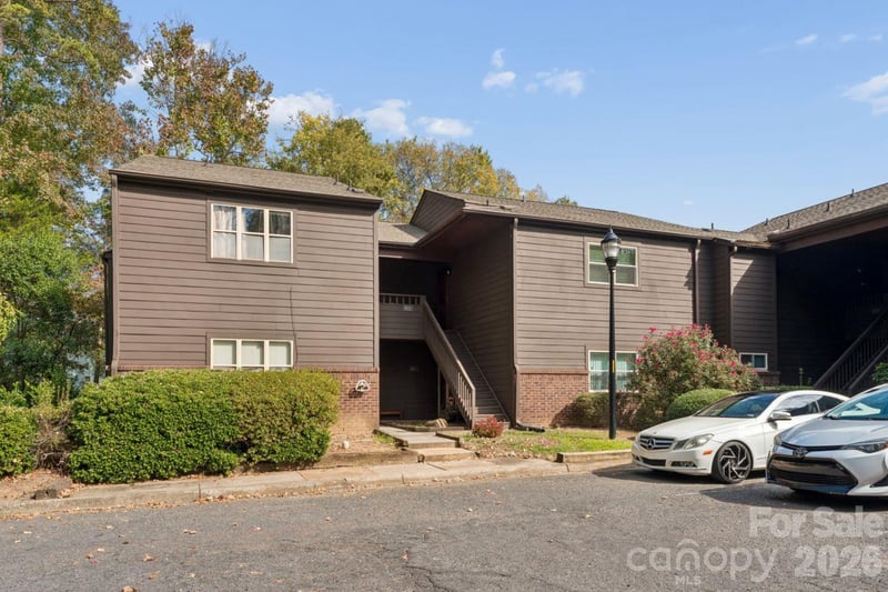 8015 Cedar Glen Drive, Charlotte, NC - 2 beds, 2 baths, 1,065 sqft - $150,000