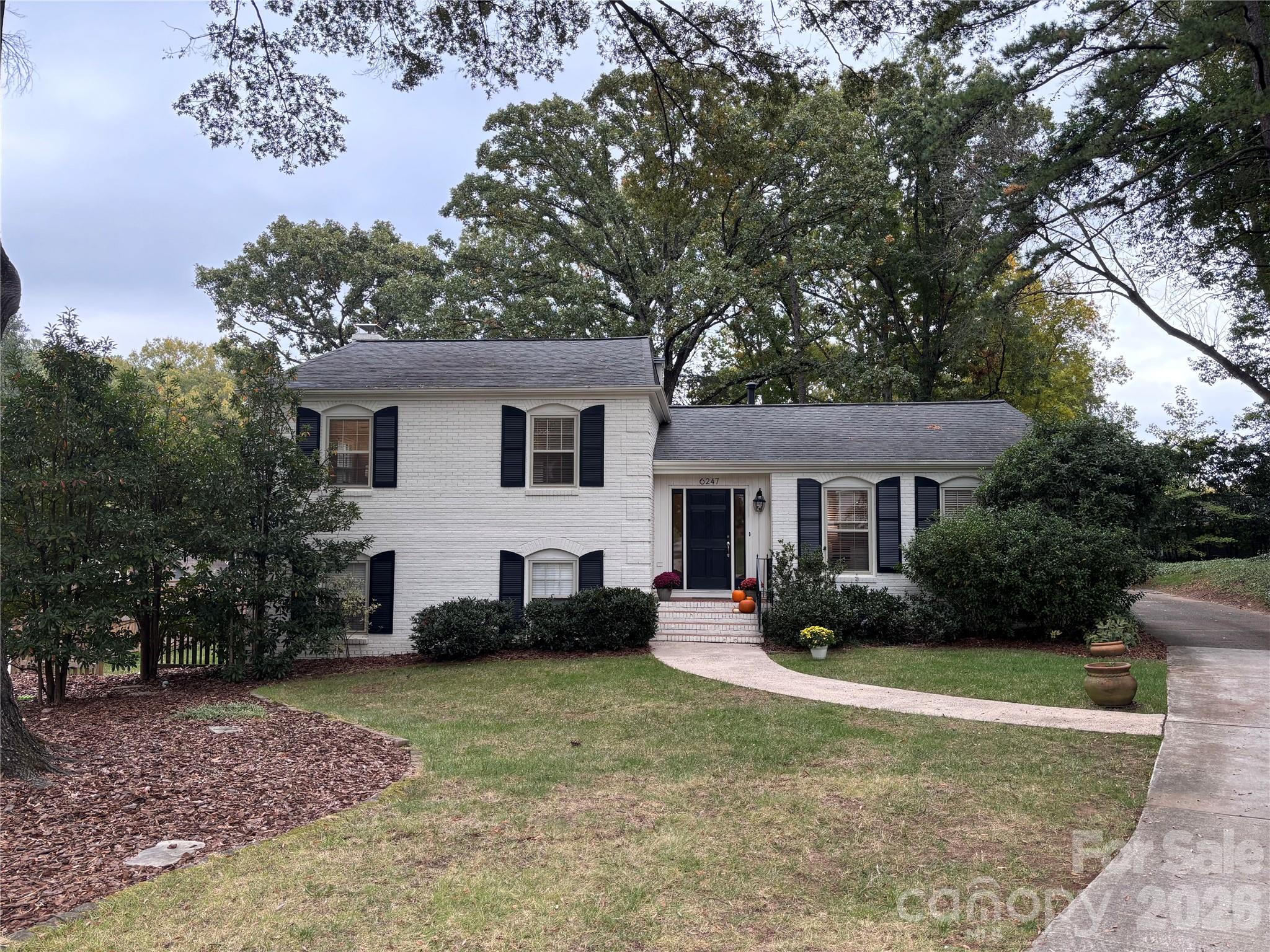6247 Heritage Pl, Charlotte, NC 28210. property listing photo