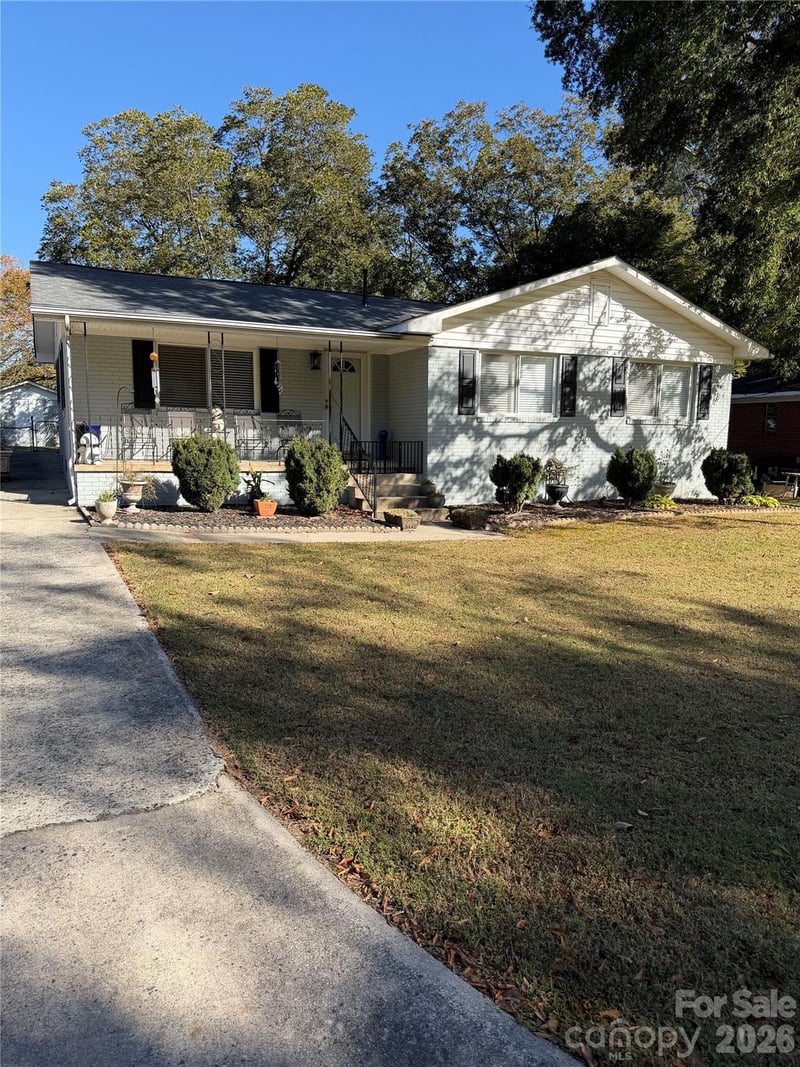 1003 Rhode Island Avenue, Kannapolis, NC - 3 beds, 2 baths, 1,362 sqft - $250,000