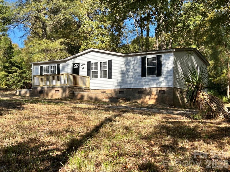 2137 Plumcrest Lane, Clover, SC - 3 beds, 2 baths, 1,568 sqft - $260,000