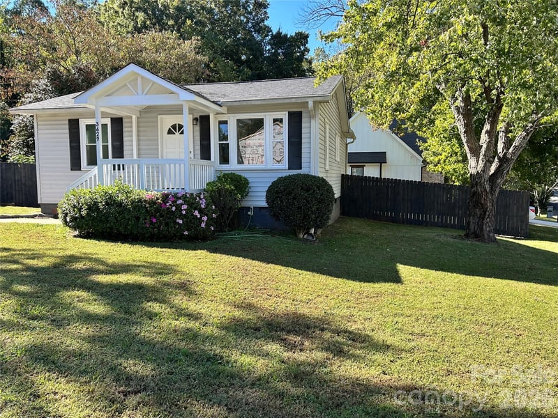 3629 Simmons Street, Charlotte, NC - 2 beds, 1 bath, 820 sqft - $289,900